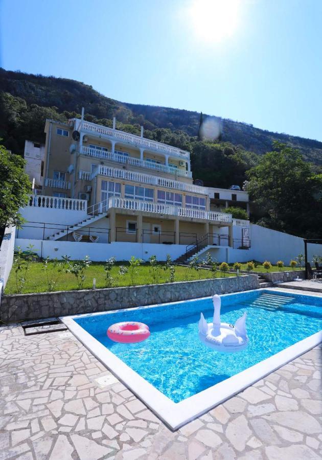 Mountain Bay Views Apartments Njivice Exterior foto